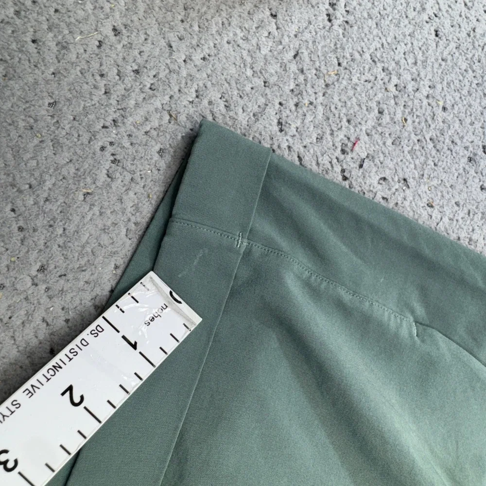 Lululemon Spring Break Away Cuffed All Day Shorts‎ Womens 2 Green W7AM5S